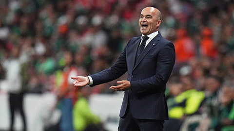  Roberto Martinez: ‘Chúng ta phải chấp nhận luôn xảy ra tranh luận vì chỉ có một Cristiano Ronaldo’